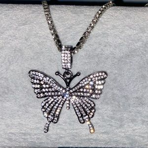 Cute shiny butterfly necklace